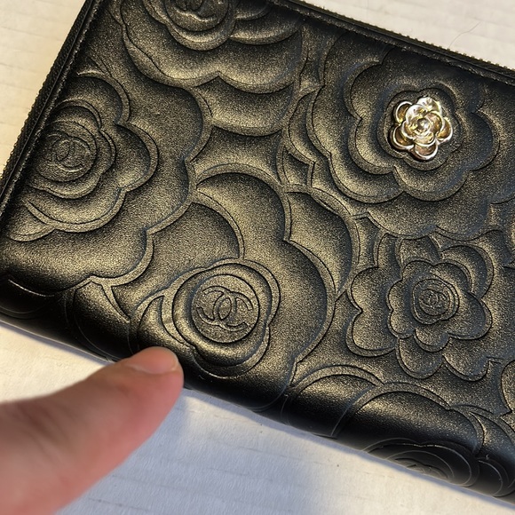 CHANEL Authentic Camellia Round Zipper Long Wallet Black Embossed series 10 VTG - Picture 11 of 16